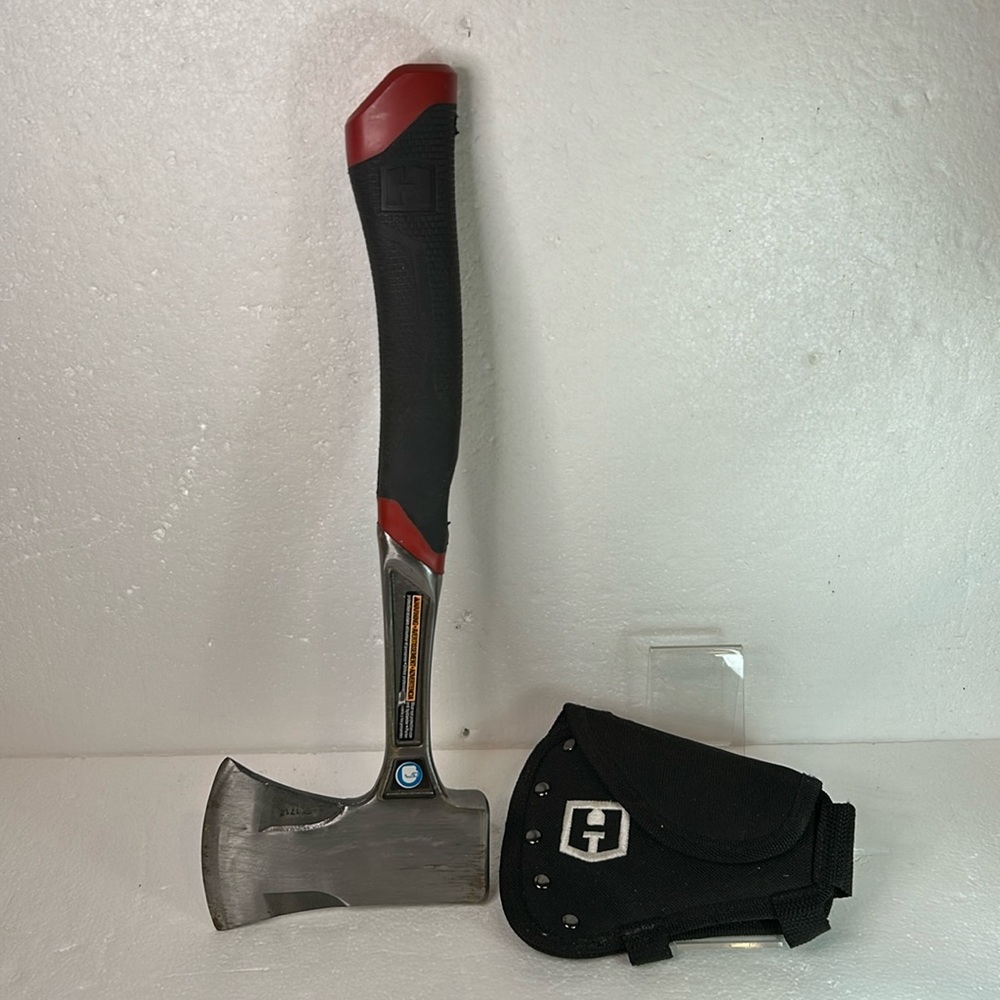 Hart axe 5L 171 with a case holder for the belt